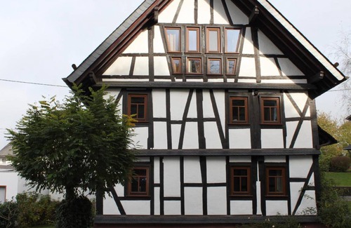 Frankweiler House | 170 m² House ∙ 4 bedrooms ∙ 8 guests