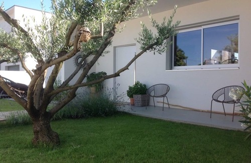 Saint-Aunes House | 170 m2 single storey architect house with 120 m2 terrace and 400 m2 garden