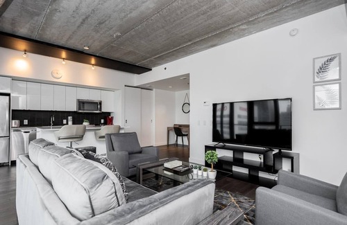 Downtown Winnipeg Condo | (1703)Downtown Glasshouse Sophisticated 2BR1BATH +Fast WiFi(311)