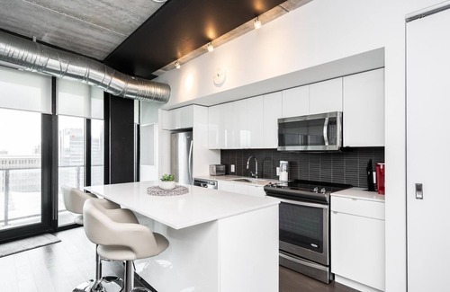 Downtown Winnipeg Condo | (1703)Downtown Glasshouse Sophisticated 2BR1BATH +Fast WiFi(311)