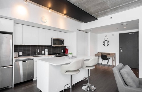 Downtown Winnipeg Condo | (1703)Downtown Glasshouse Sophisticated 2BR1BATH +Fast WiFi(311)
