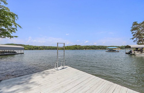 Wilkesboro Cabin | 171 m² Cabin ∙ 2 bedrooms ∙ 11 guests