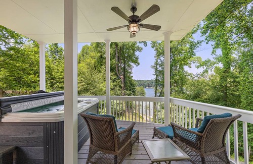 Wilkesboro Cabin | 171 m² Cabin ∙ 2 bedrooms ∙ 11 guests