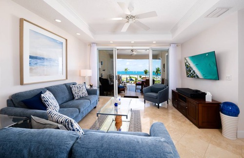 Grace Bay Condo | 172 m² Condo ∙ 2 bedrooms ∙ 5 guests