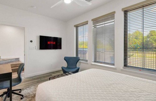 Cedars House | 1721 Lear · Upscale, Central & Fun! ~ Rooftop Terrace ~ Garage