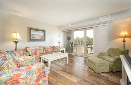 South Beach House | 1737 Bluff Villas Renovated Tommy Bahama Villa Water Views Sleeps 6 Sea Pines
