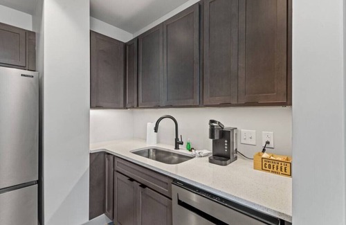 Downtown Condo | 175 LEX - Walkable Downtown Condo - Stunning View