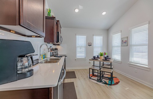 Centerton House | 175 Tiny Home near MTB Trails, Walmart HQ Sleeps 6
