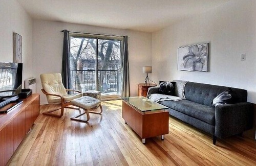 Longue-Pointe Apartment | #176 Large, Impeccable and Bright Apartment