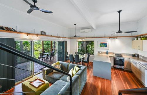 Seventeen Seventy House | 1770 Horizons holiday house - pet friendly home in 1770