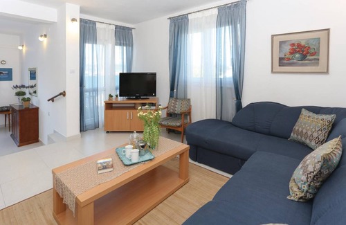 Okrug Donji House | 179 m² House ∙ 4 bedrooms ∙ 10 guests