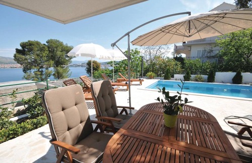 Okrug Donji House | 179 m² House ∙ 4 bedrooms ∙ 10 guests
