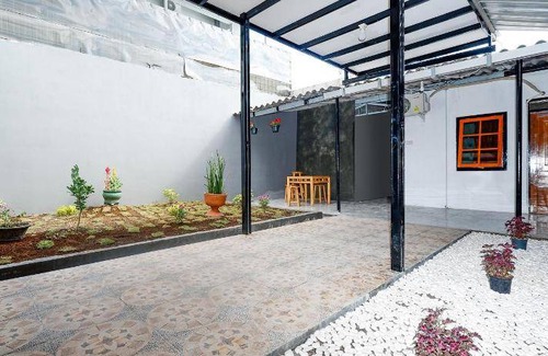 Klaten Selatan Hotel | 18 m² Hotel ∙ 2 bedrooms ∙ 127 guests
