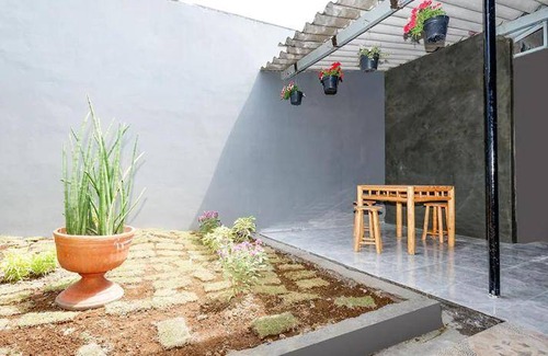Klaten Selatan Hotel | 18 m² Hotel ∙ 2 bedrooms ∙ 127 guests