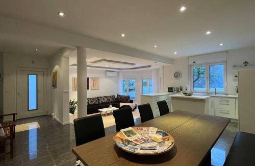Stobrec Apartment | 180 m² Apartment ∙ 4 bedrooms ∙ 9 guests