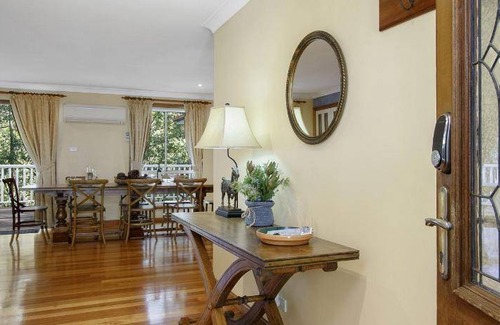 Kurrajong Heights House | 180 m² House ∙ 3 bedrooms ∙ 6 guests