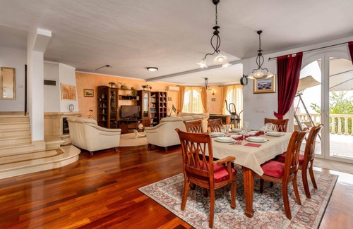 Opric House | 180 m² House ∙ 3 bedrooms ∙ 6 guests