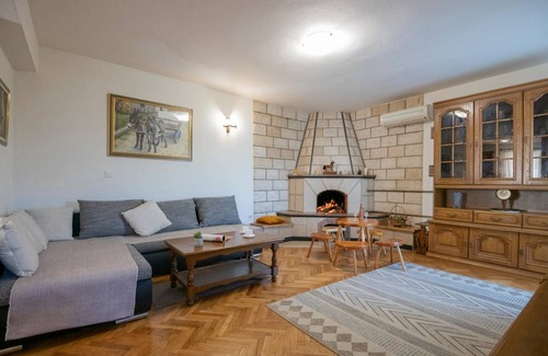Runovici House | 180 m² House ∙ 4 bedrooms ∙ 10 guests