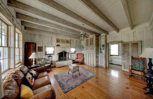 Hunt House | 1800's Antique Log Cabin with Modern Amenities near Fredericksburg and Kerrville, Texas