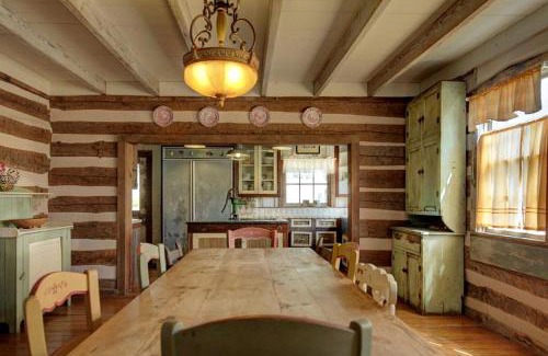 Hunt House | 1800's Antique Log Cabin with Modern Amenities near Fredericksburg and Kerrville, Texas