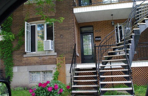 Verdun Apartment | 1800 Sq. Ft, 5 bedrooms, 7 beds, 2 bathrooms, backyard, nice finished bassement