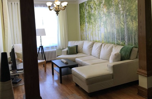 Verdun Apartment | 1800 Sq. Ft, 5 bedrooms, 7 beds, 2 bathrooms, backyard, nice finished bassement