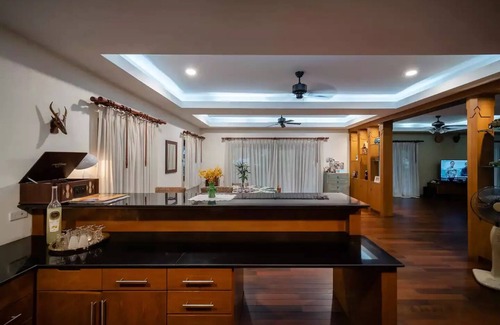 Nai Harn Villa | 1800 sqm Manor 5 Bedroom Private Saltwater Pooln