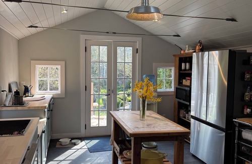 Greenport House | 1820 Whaling Captain's Home - A walk to a coffee or cocktail!