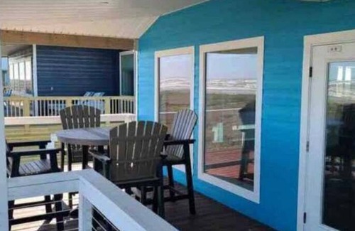 Clayton Apartment | 1836 Beachfront Retreat