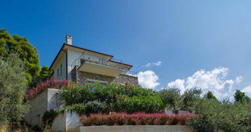 Neo Klima House | 184 m² House ∙ 3 bedrooms ∙ 7 guests