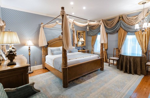 Downtown Baltimore Bed & Breakfast | 1840s Carrollton Inn