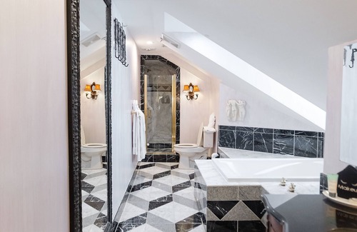 Downtown Baltimore Bed & Breakfast | 1840s Carrollton Inn
