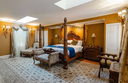Downtown Baltimore Bed & Breakfast | 1840s Carrollton Inn
