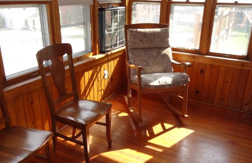 East Dubuque House | 1850 Cabin Home, Waterfall, Family Getaway, Corporate Party, Weddings