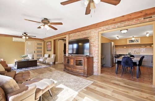 Rocheport House | 1855 Charm Meets 2024 Technology