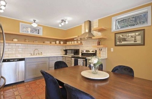 Rocheport House | 1855 Charm Meets 2024 Technology