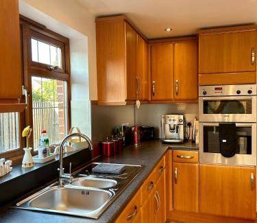Brympton House | 186 m² House ∙ 4 bedrooms ∙ 8 guests