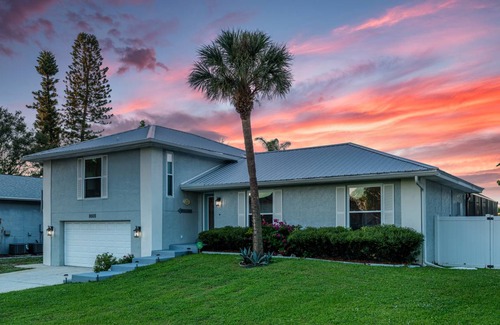 Whitney Beach House | 186 m² House ∙ 4 bedrooms ∙ 8 guests