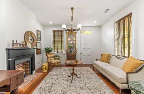 Natchez House | 1864 Little Brick - 1 Bed, 1 Bath, Full Kitchen, Pet Friendly with fee, Washer & Dryer
