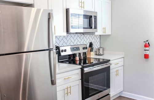 Cottage Line Apartment | 1866 EOV Wave Suite S