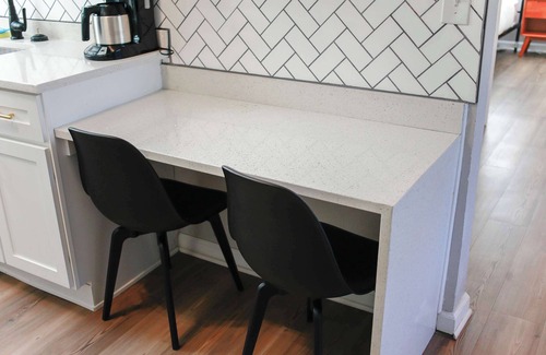 Cottage Line Apartment | 1866 EOV Wave Suite S