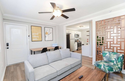 Cottage Line Apartment | 1866 EOV Wave Suite S