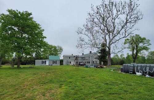 Corbin Apartment | 1870s Farmhouse close to I-95