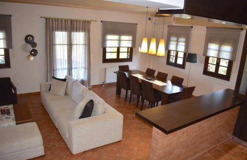 Egira Villa | 188 m² Villa ∙ 4 bedrooms ∙ 9 guests