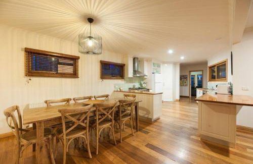 Echuca House | 189 m² House ∙ 4 bedrooms ∙ 9 guests