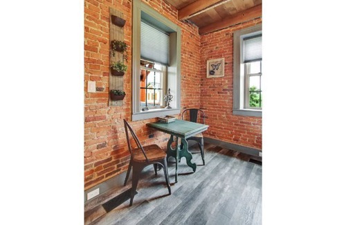 Elizabethtown Apartment | 1893 Suite at Sunnyburn Farm