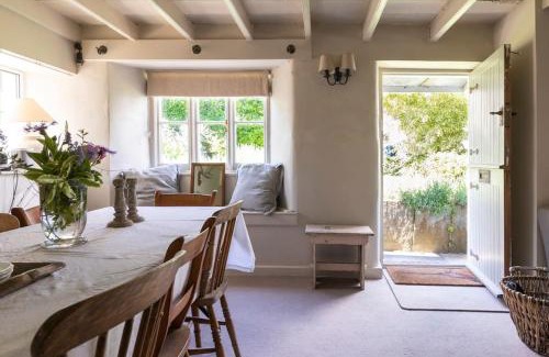 Chillington House | 18th Century Primrose Cottage in Chillington nr sea