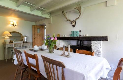 Chillington House | 18th Century Primrose Cottage in Chillington nr sea
