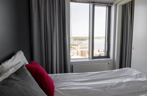 Kallio Apartment | 18th Floor Helsinki High Point 1 BDR Apartment with City View - Free Garage Parking