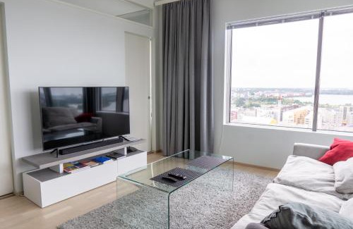 Kallio Apartment | 18th Floor Helsinki High Point 1 BDR Apartment with City View - Free Garage Parking